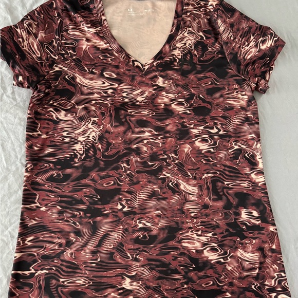 Women’s Under Armour shirt. - Picture 3 of 8